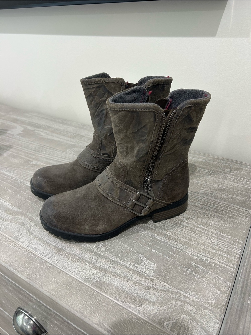 Clarks Women's Gray Suede Short/Mid-Calf Buckle Zip Boots. Like new